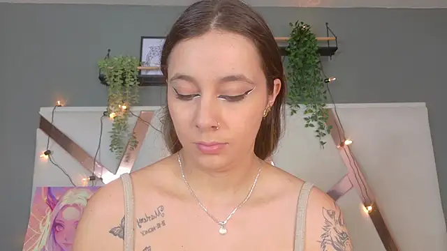 Snapshot of AmbarHills_1 chatting on 11-15-25, 11:29 AmbarHills 1 online show from 11-15-25, 11:29