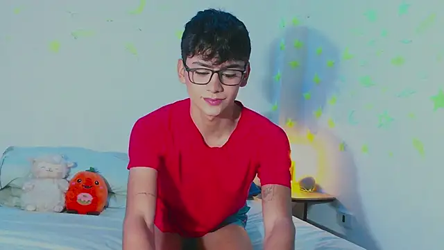 Snapshot of arnold_laurent_ chatting on 02-19-25, 07:27 arnold laurent online show from 02-19-25, 07:27