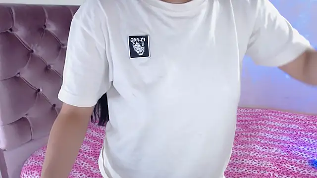 Snapshot of Suzanne_abbey chatting on 02-22-25, 12:38 Suzanne abbey online show from 02-22-25, 12:38