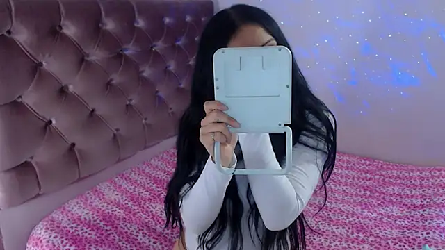 Snapshot of Suzanne_abbey chatting on 02-27-25, 11:04 Suzanne abbey online show from 02-27-25, 11:04