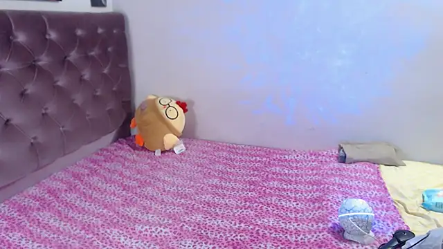 Snapshot of Suzanne_abbey chatting on 03-22-25, 12:06 Suzanne abbey online show from 03-22-25, 12:06