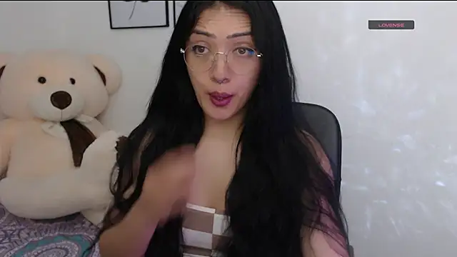 Snapshot of Suzanne_abbey chatting on 10-06-25, 11:35 Suzanne abbey online show from 10-06-25, 11:35