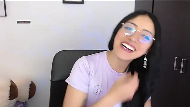 Snapshot of Suzanne_abbey chatting on 11-20-25, 05:56 Suzanne abbey online show from 11-20-25, 05:56