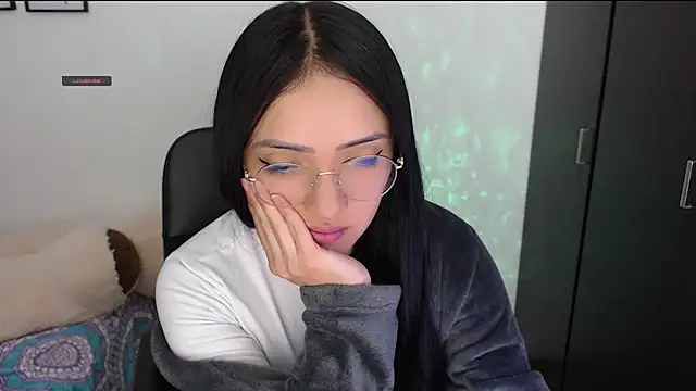 Snapshot of Suzanne_abbey chatting on 11-28-25, 11:18 Suzanne abbey online show from 11-28-25, 11:18