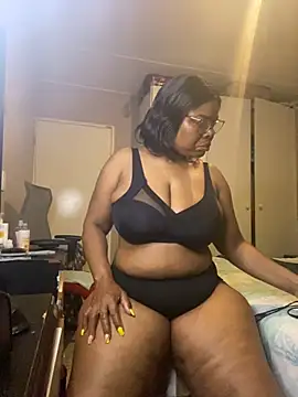 Snapshot of Nomthie chatting on 10-31-25, 02:34 Nomthie online show from 10-31-25, 02:34