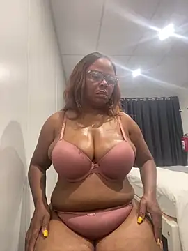 Snapshot of Nomthie chatting on 11-09-25, 08:29 Nomthie online show from 11-09-25, 08:29