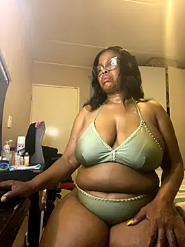 Snapshot of Nomthie chatting on 11-20-25, 08:52 Nomthie online show from 11-20-25, 08:52