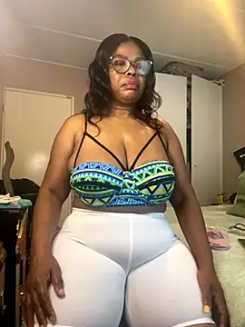 Snapshot of Nomthie chatting on 11-29-25, 04:15 Nomthie online show from 11-29-25, 04:15