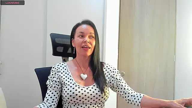 Evawalker  online show from 09-11-25, 02:55