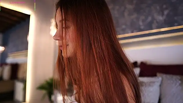 Snapshot of AylinMillerxs chatting on 11-19-25, 08:42 AylinMillerxs online show from 11-19-25, 08:42