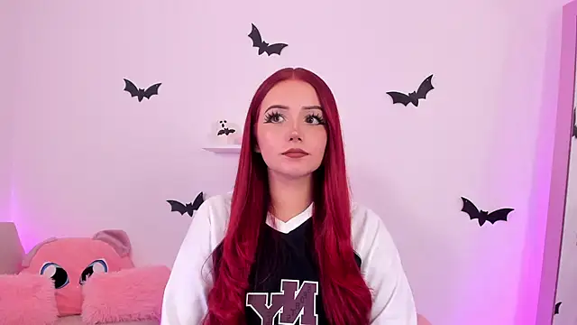 Snapshot of misspaulinaa chatting on 10-15-25, 10:32 misspaulinaa online show from 10-15-25, 10:32