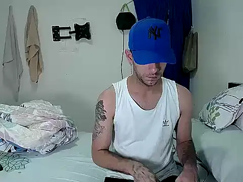 Snapshot of dirty_boy_horny chatting on 11-16-25, 10:15 dirty boy horny online show from 11-16-25, 10:15