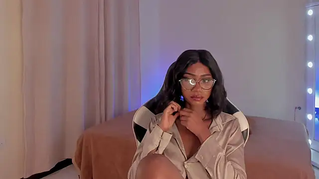 SavannahWildee online show from 02-24-25, 07:19