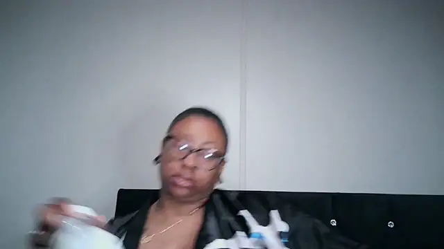 Snapshot of Nyxie_Chaos chatting on 10-02-25, 02:24 Nyxie Chaos online show from 10-02-25, 02:24