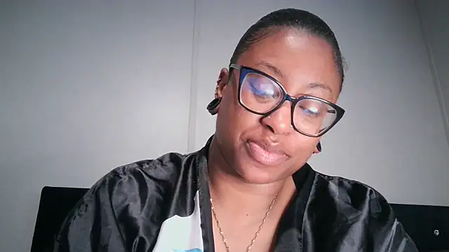 Snapshot of Nyxie_Chaos chatting on 10-07-25, 01:08 Nyxie Chaos online show from 10-07-25, 01:08