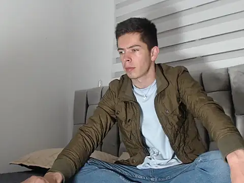 Snapshot of Eliantg chatting on 12-12-24, 01:32 Eliantg online show from 12-12-24, 01:32