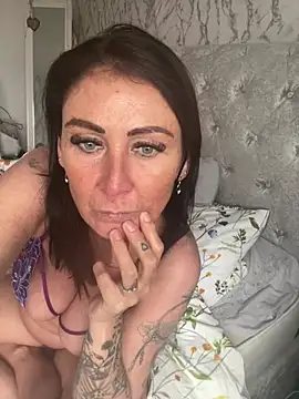 Snapshot of Naughtynanny75 chatting on 01-21-25, 01:43 Naughtynanny75 online show from 01-21-25, 01:43