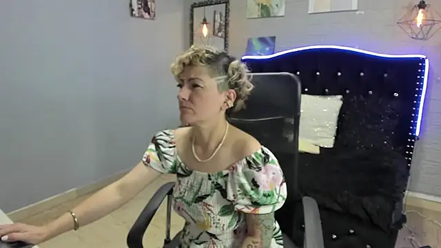Snapshot of Maria_fernandaxxx_ chatting on 12-15-24, 03:45 Maria fernandaxxx online show from 12-15-24, 03:45