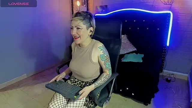 Snapshot of Maria_fernandaxxx_ chatting on 12-26-24, 04:53 Maria fernandaxxx online show from 12-26-24, 04:53