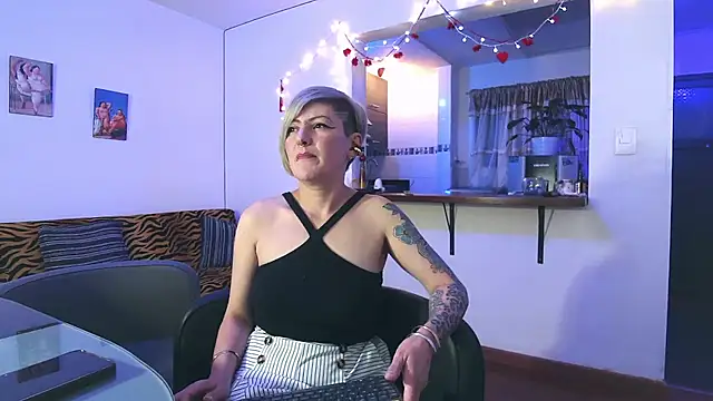 Snapshot of Maria_fernandaxxx_ chatting on 02-22-25, 03:12 Maria fernandaxxx online show from 02-22-25, 03:12