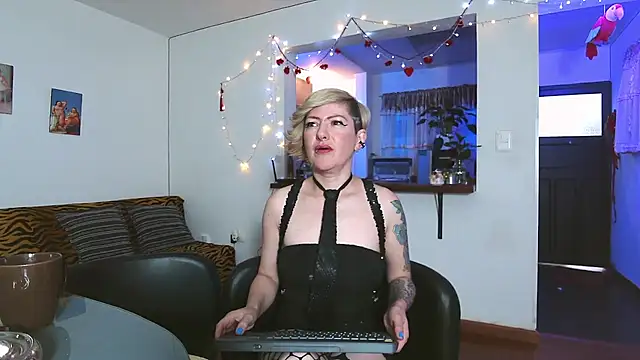 Snapshot of Maria_fernandaxxx_ chatting on 03-19-25, 02:35 Maria fernandaxxx online show from 03-19-25, 02:35