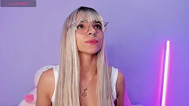 Snapshot of Scarlet_Red_ chatting on 02-01-25, 12:05 Scarlet Red online show from 02-01-25, 12:05