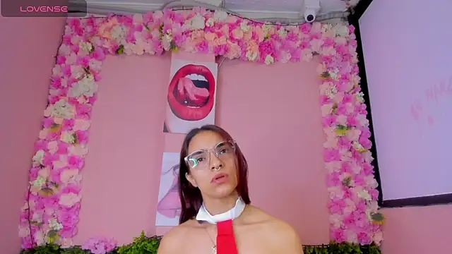 Snapshot of Scarlet_Red_ chatting on 03-16-25, 12:33 Scarlet Red online show from 03-16-25, 12:33