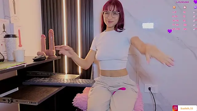 Snapshot of Scarlet_Red_ chatting on 11-25-25, 12:05 Scarlet Red online show from 11-25-25, 12:05