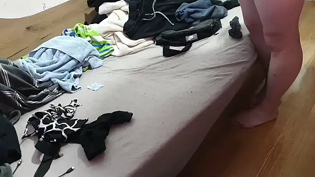 Snapshot of eblata04 chatting on 10-19-25, 06:19 eblata04 online show from 10-19-25, 06:19