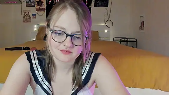 Snapshot of BebKonie chatting on 12-22-24, 07:52 BebKonie online show from 12-22-24, 07:52