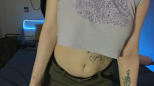 Snapshot of BebKonie chatting on 02-14-25, 01:02 BebKonie online show from 02-14-25, 01:02