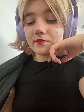 Snapshot of Baby__Naughty chatting on 12-20-24, 12:27 Baby Naughty online show from 12-20-24, 12:27