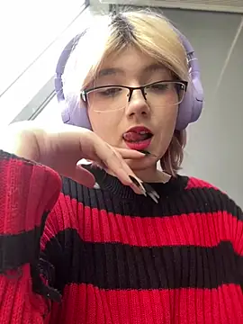 Snapshot of Baby__Naughty chatting on 02-17-25, 11:13 Baby Naughty online show from 02-17-25, 11:13