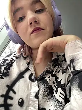 Snapshot of Baby__Naughty chatting on 03-13-25, 08:15 Baby Naughty online show from 03-13-25, 08:15