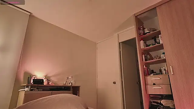 juanasnz99 online show from 09-27-25, 01:54