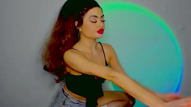Snapshot of aishahottie chatting on 12-12-24, 05:52 aishahottie online show from 12-12-24, 05:52