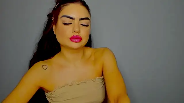 Snapshot of aishahottie chatting on 12-18-24, 03:26 aishahottie online show from 12-18-24, 03:26
