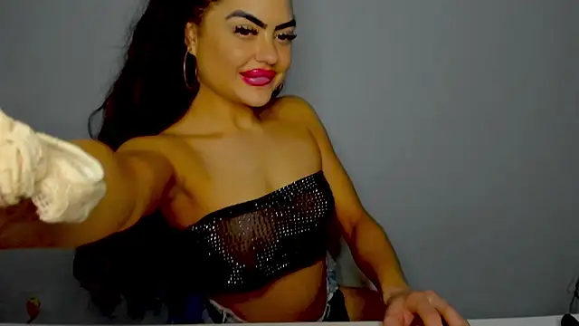 Snapshot of aishahottie chatting on 12-18-24, 07:04 aishahottie online show from 12-18-24, 07:04