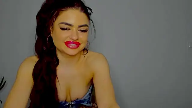 Snapshot of aishahottie chatting on 12-23-24, 02:13 aishahottie online show from 12-23-24, 02:13