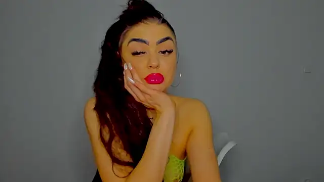 Snapshot of aishahottie chatting on 01-04-25, 03:18 aishahottie online show from 01-04-25, 03:18