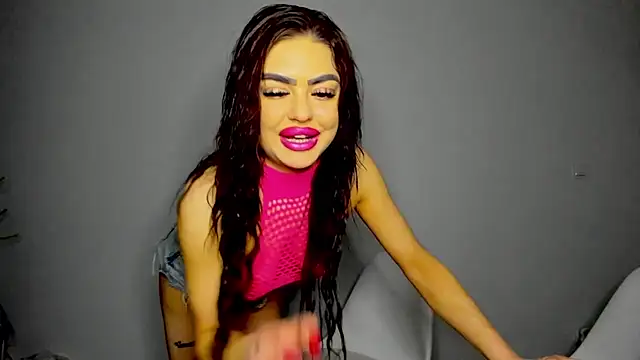 Snapshot of aishahottie chatting on 02-26-25, 02:37 aishahottie online show from 02-26-25, 02:37