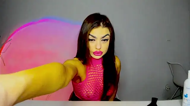 Snapshot of aishahottie chatting on 03-16-25, 06:09 aishahottie online show from 03-16-25, 06:09