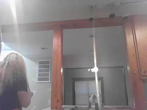 Snapshot of Lalalynn chatting on 05-08-26, 01:11 Lalalynn online show from 05-08-26, 01:11