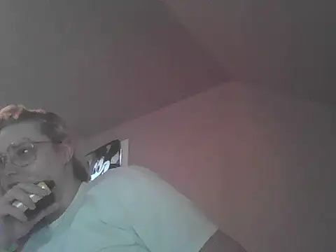 Snapshot of Lalalynn chatting on 05-08-26, 11:32 Lalalynn online show from 05-08-26, 11:32