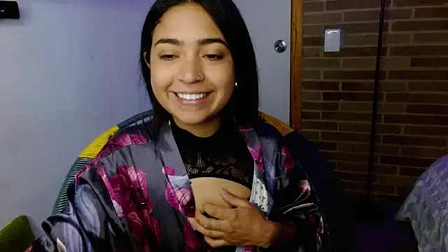 Snapshot of helenacyruss chatting on 11-05-25, 02:06 helenacyruss online show from 11-05-25, 02:06