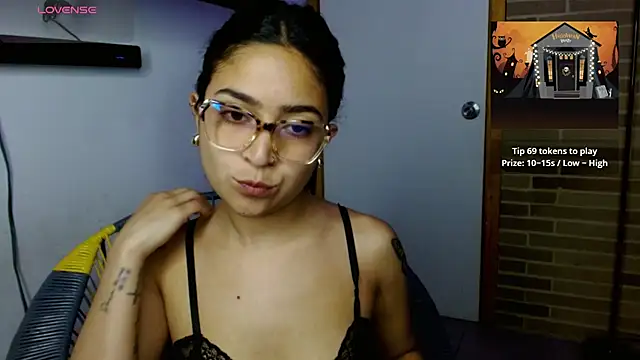 Snapshot of helenacyruss chatting on 11-06-25, 10:54 helenacyruss online show from 11-06-25, 10:54