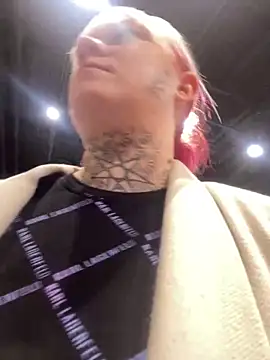 Snapshot of poussichienne chatting on 12-20-24, 02:16 poussichienne online show from 12-20-24, 02:16