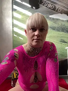 Snapshot of poussichienne chatting on 01-31-25, 12:51 poussichienne online show from 01-31-25, 12:51