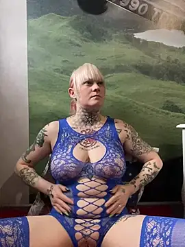 Snapshot of poussichienne chatting on 02-04-25, 12:22 poussichienne online show from 02-04-25, 12:22