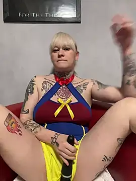 Snapshot of poussichienne chatting on 02-12-25, 12:44 poussichienne online show from 02-12-25, 12:44